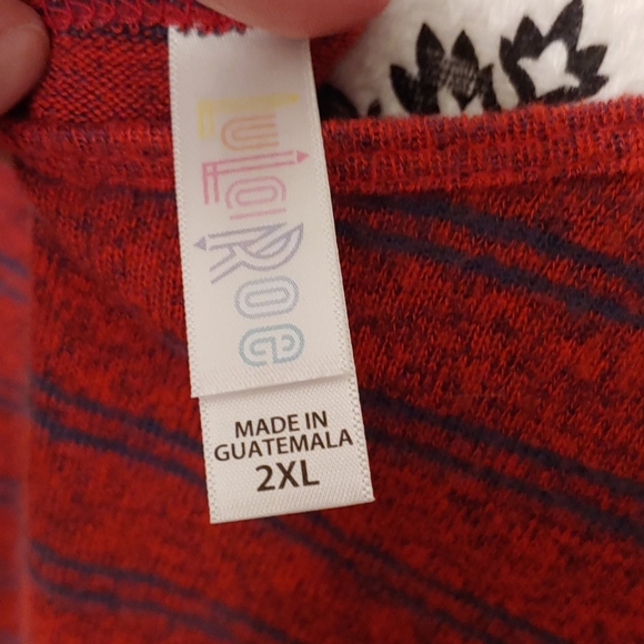 Lularoe Sweater Material Lynnae - Picture 5 of 6